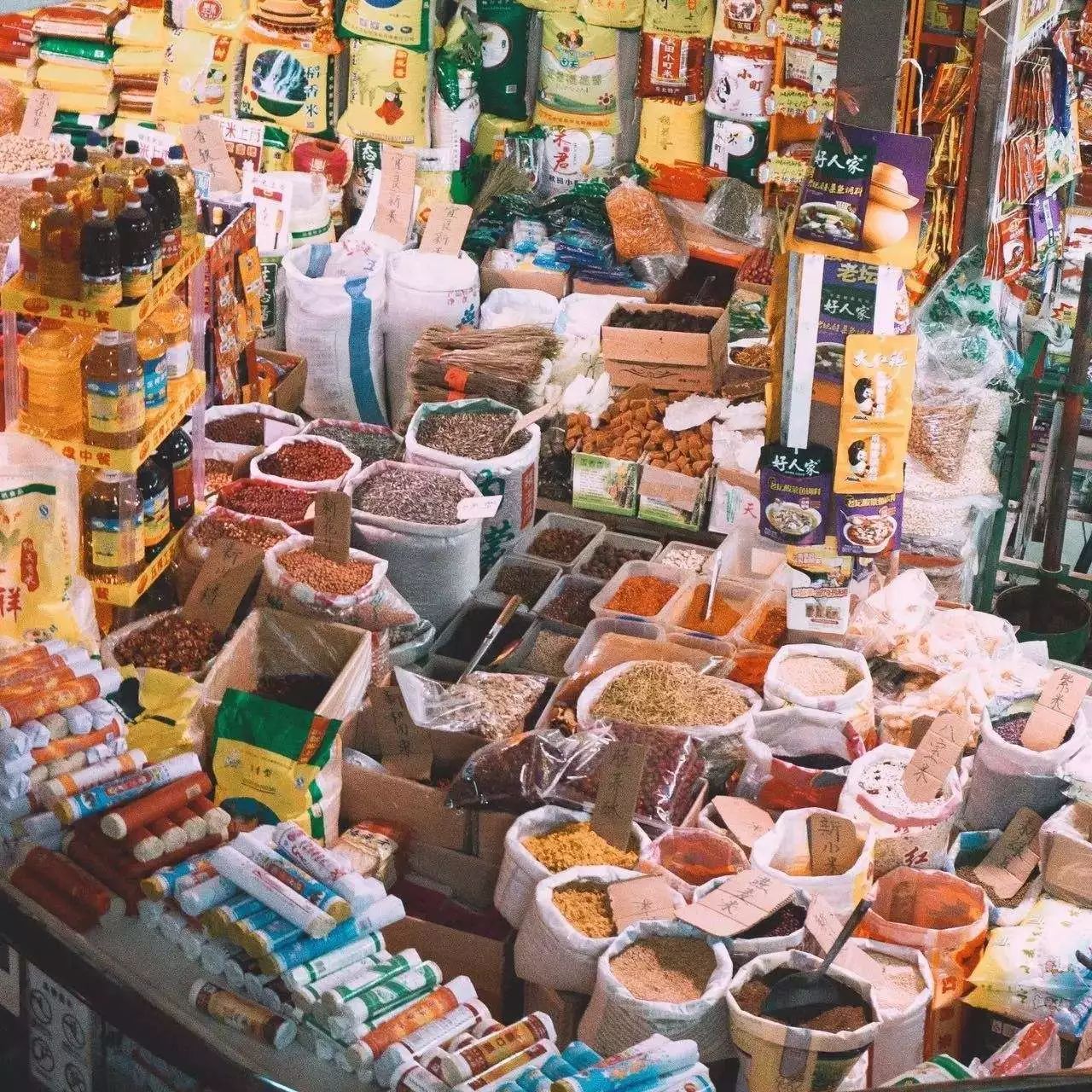 篆新市場(chǎng)管理權(quán)收回引關(guān)注，商戶經(jīng)營(yíng)不變美食依舊